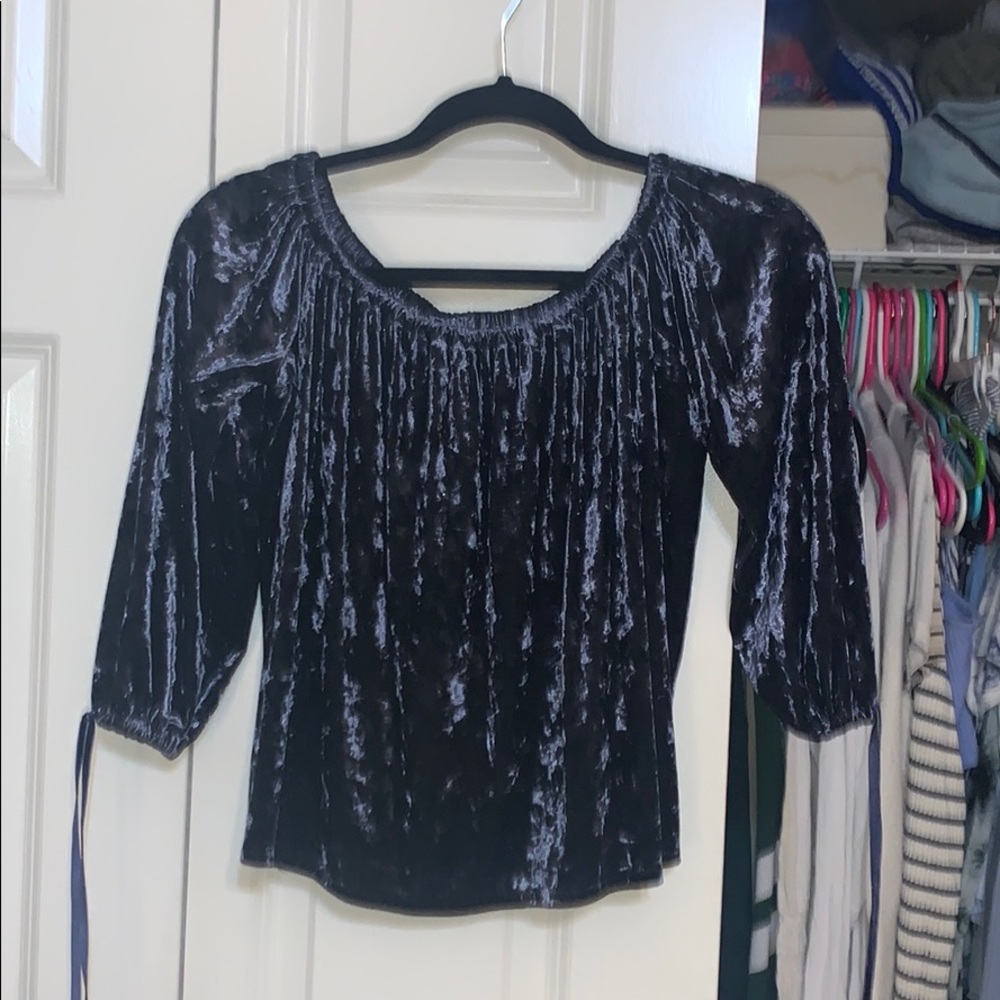 American Eagle size XS velvet top